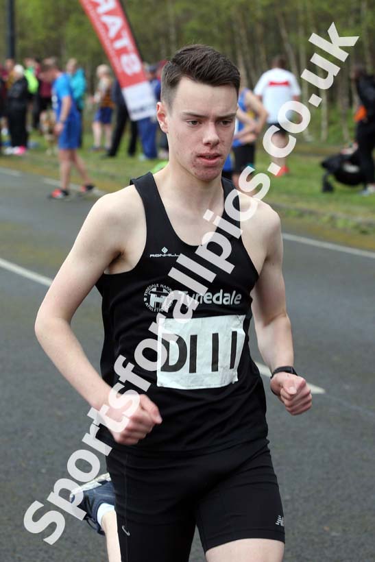 Senior mens relay, Elswick Good Friday Road Races. Photo: David T. Hewitson/Sports for All Pics